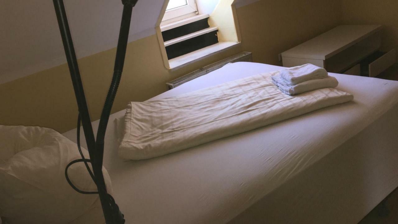Doppelbettzimmer Mit Bad Kaiserslautern Ngoại thất bức ảnh